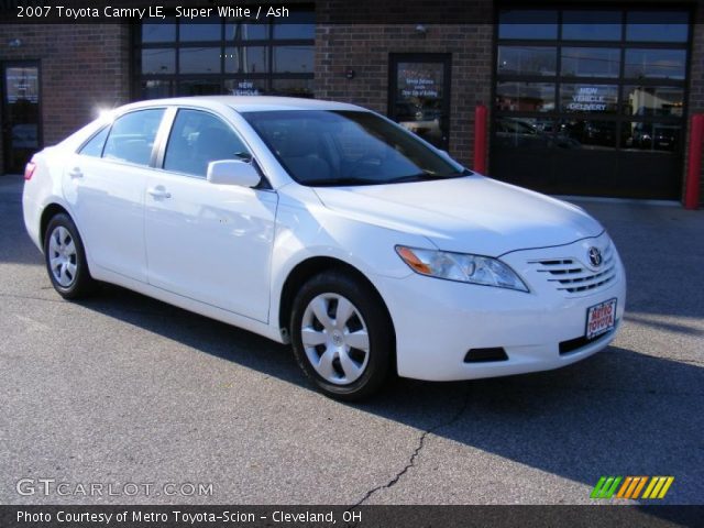 2007 Toyota Camry LE in Super White