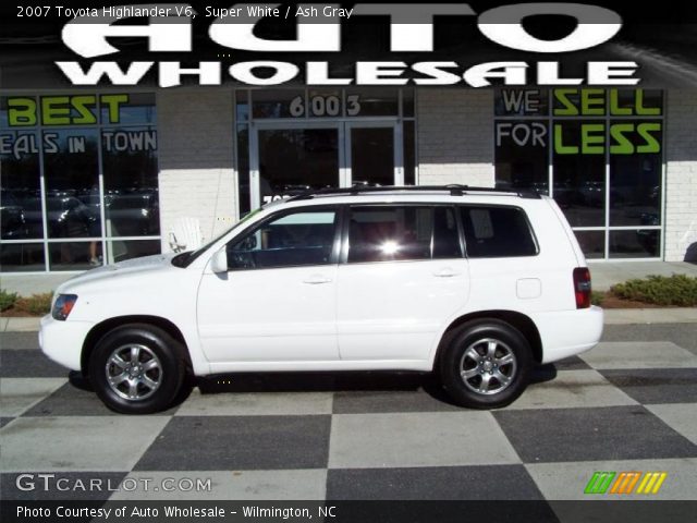 2007 Toyota Highlander V6 in Super White