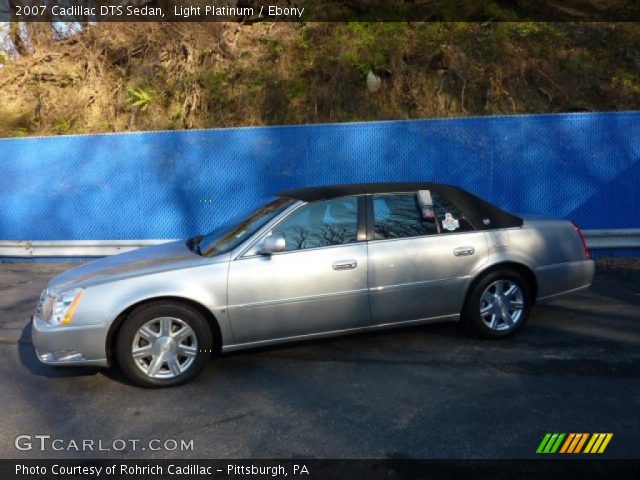 2007 Cadillac DTS Sedan in Light Platinum