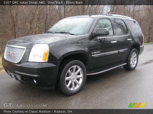 2007 GMC Yukon Denali AWD in Onyx Black