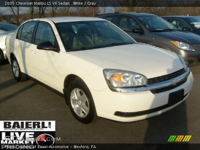 2005 Chevrolet Malibu LS V6 Sedan in White