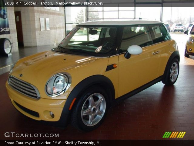 2009 Mini Cooper Hardtop in Mellow Yellow