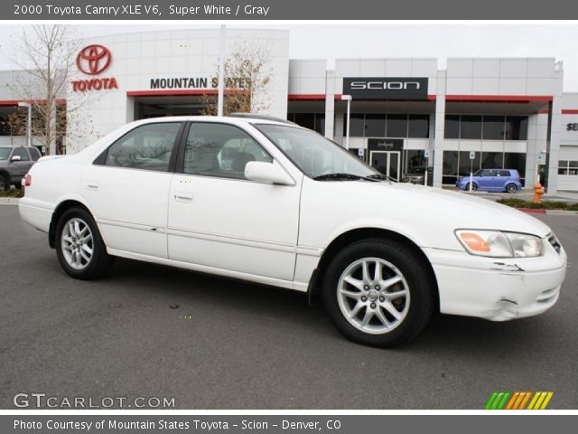 2000 Toyota Camry XLE V6 in Super White