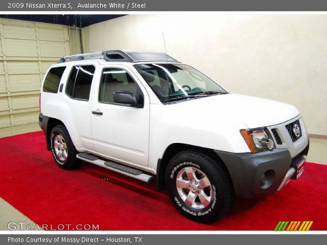 2009 Nissan Xterra S in Avalanche White