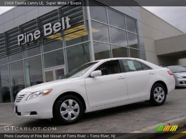 2009 Toyota Camry LE in Super White