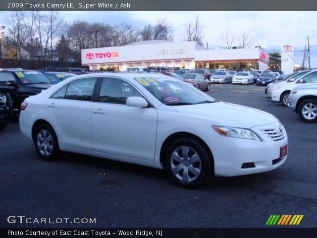 2009 Toyota Camry LE in Super White