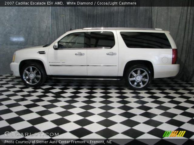 2007 Cadillac Escalade ESV AWD in White Diamond
