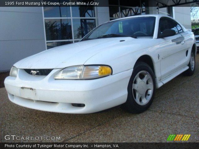 1995 Ford Mustang V6 Coupe in Crystal White