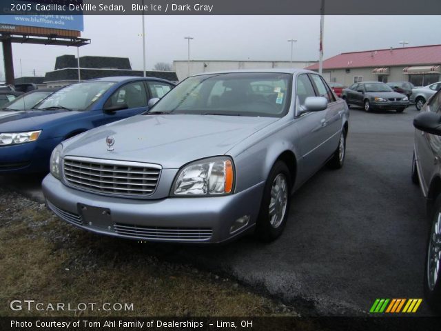 2005 Cadillac DeVille Sedan in Blue Ice