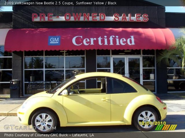 2009 Volkswagen New Beetle 2.5 Coupe in Sunflower Yellow