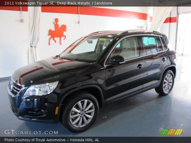 2011 Volkswagen Tiguan SE in Deep Black Metallic