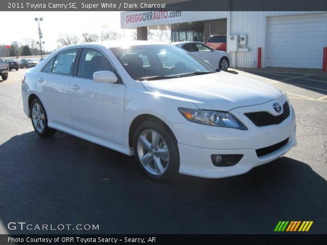 2011 Toyota Camry SE in Super White