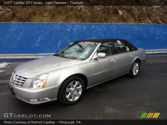2007 Cadillac DTS Sedan in Light Platinum