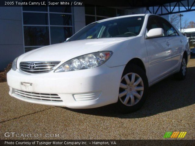 2005 Toyota Camry LE in Super White