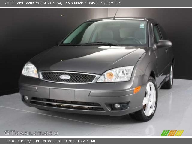 2005 Ford Focus ZX3 SES Coupe in Pitch Black