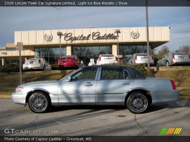 2006 Lincoln Town Car Signature Limited in Light Ice Blue Metallic