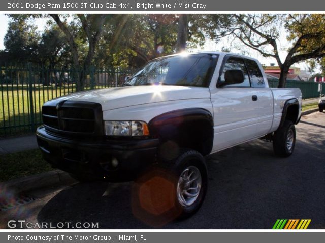 2001 Dodge Ram 1500 ST Club Cab 4x4 in Bright White