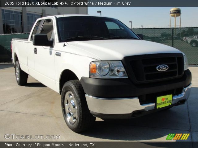 2005 Ford F150 XL SuperCab 4x4 in Oxford White