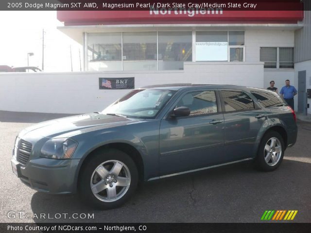 2005 Dodge Magnum SXT AWD in Magnesium Pearl