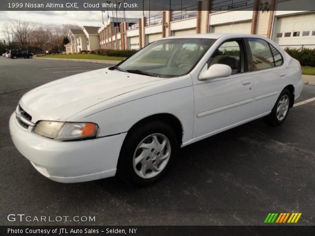 1999 Nissan Altima GXE in Cloud White
