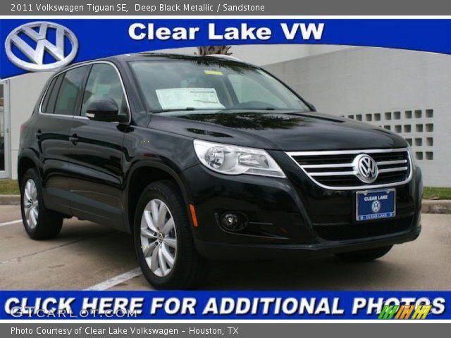 2011 Volkswagen Tiguan SE in Deep Black Metallic