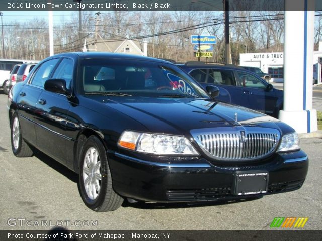 2010 Lincoln Town Car Signature Limited in Black