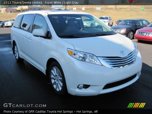 2011 Toyota Sienna Limited in Super White