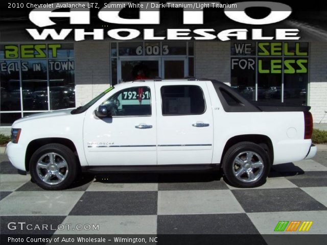 2010 Chevrolet Avalanche LTZ in Summit White