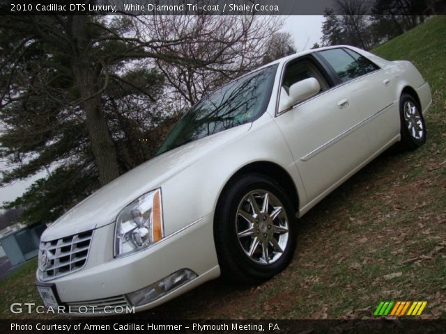 2010 Cadillac DTS Luxury in White Diamond Tri-coat