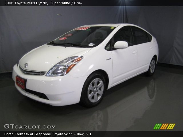 2006 Toyota Prius Hybrid in Super White