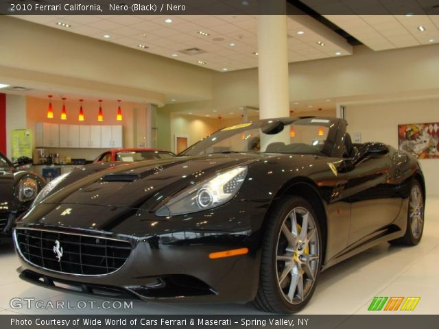 2010 Ferrari California  in Nero (Black)