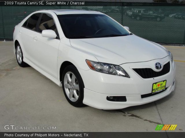 2009 Toyota Camry SE in Super White