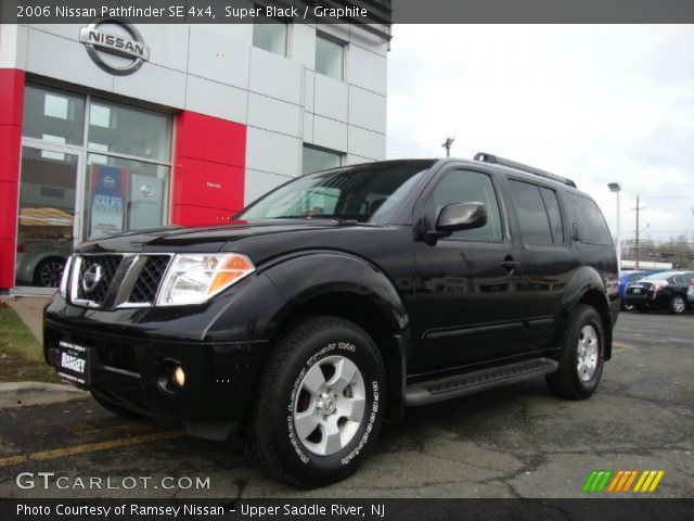 2006 Nissan Pathfinder SE 4x4 in Super Black