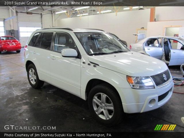 2007 Suzuki Grand Vitara Luxury 4x4 in White Pearl