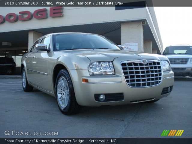 2010 Chrysler 300 Touring in White Gold Pearlcoat