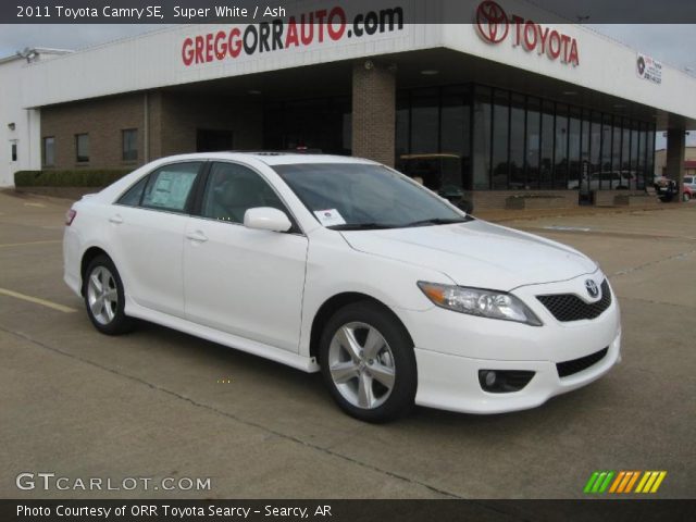 2011 Toyota Camry SE in Super White