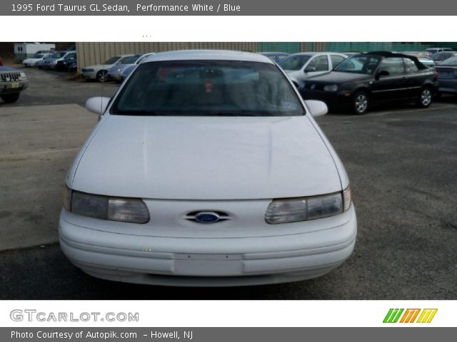 1995 Ford Taurus GL Sedan in Performance White