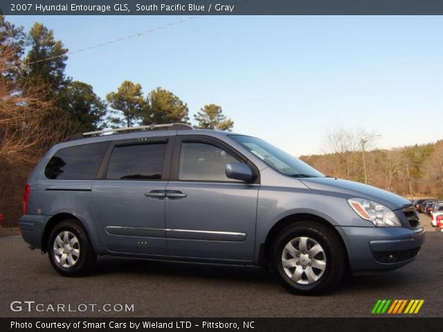 2007 Hyundai Entourage GLS in South Pacific Blue
