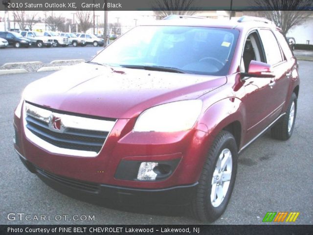 2010 Saturn Outlook XE in Garnet