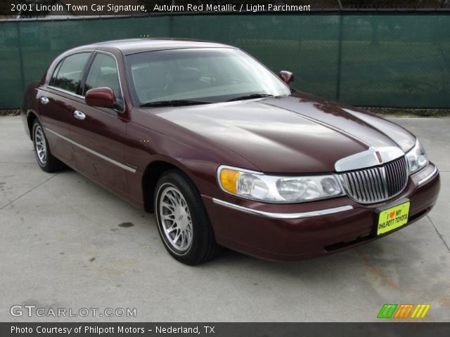 2001 Lincoln Town Car Signature in Autumn Red Metallic
