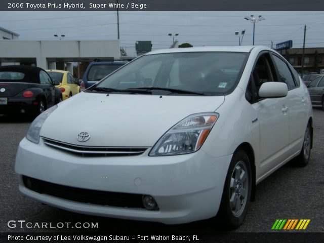 2006 Toyota Prius Hybrid in Super White