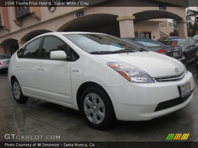 2006 Toyota Prius Hybrid in Super White