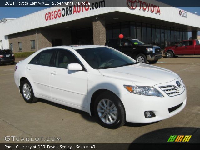 2011 Toyota Camry XLE in Super White