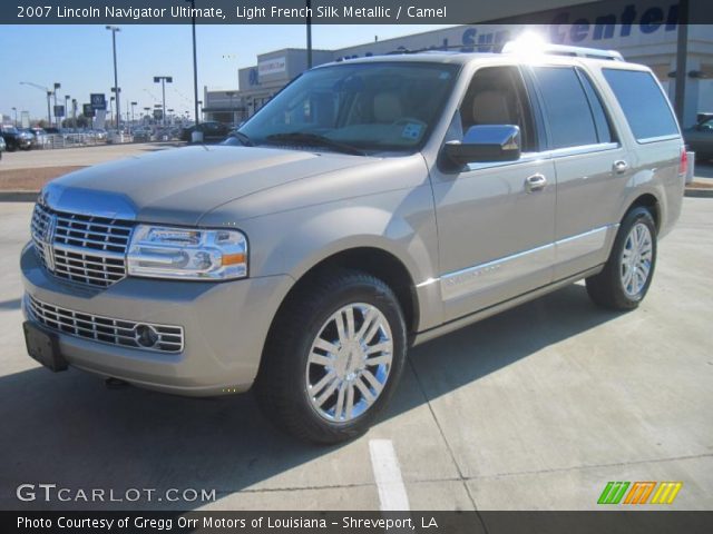 2007 Lincoln Navigator Ultimate in Light French Silk Metallic