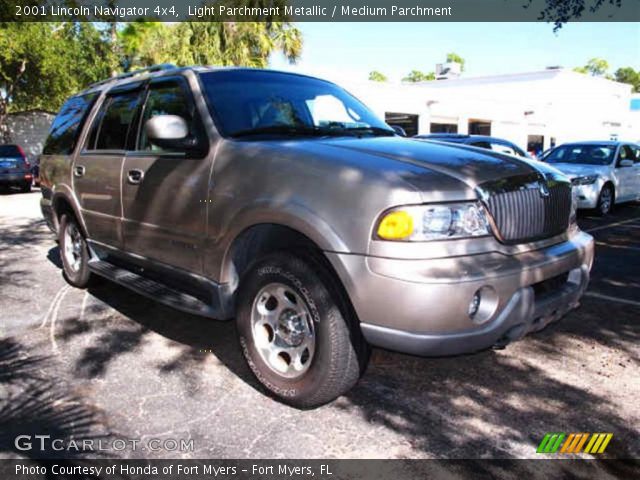 2001 Lincoln Navigator 4x4 in Light Parchment Metallic