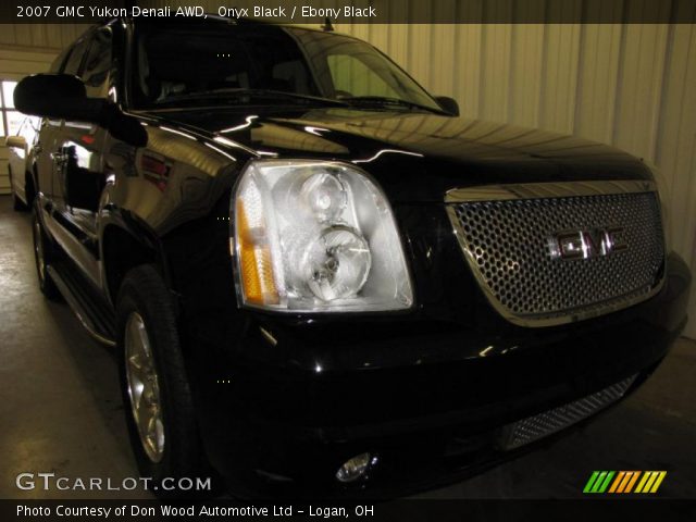 2007 GMC Yukon Denali AWD in Onyx Black