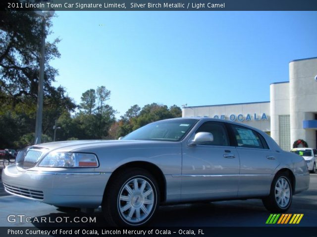 2011 Lincoln Town Car Signature Limited in Silver Birch Metallic