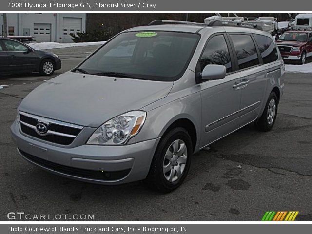 2008 Hyundai Entourage GLS in Stardust Silver