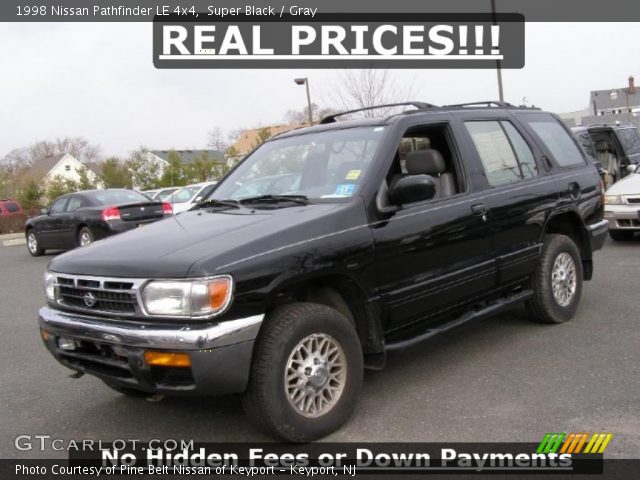 1998 Nissan Pathfinder LE 4x4 in Super Black