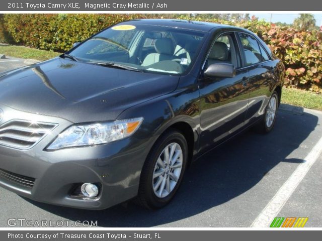 2011 Toyota Camry XLE in Magnetic Gray Metallic